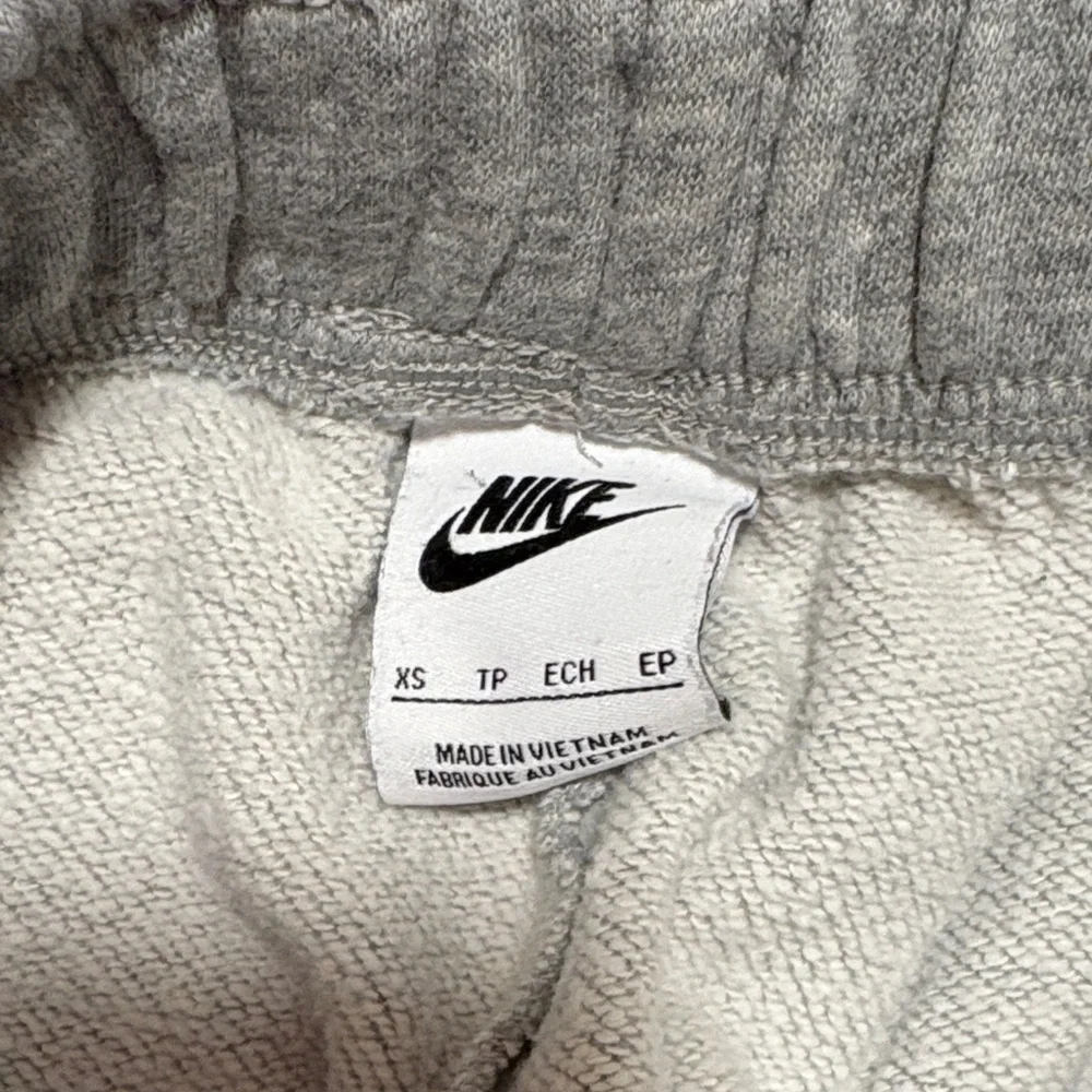 Nike Women’s Sweatshorts XS - Picture 3 of 3